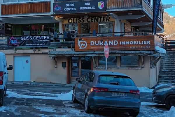 Ski Republic Centre Station Gliss Center